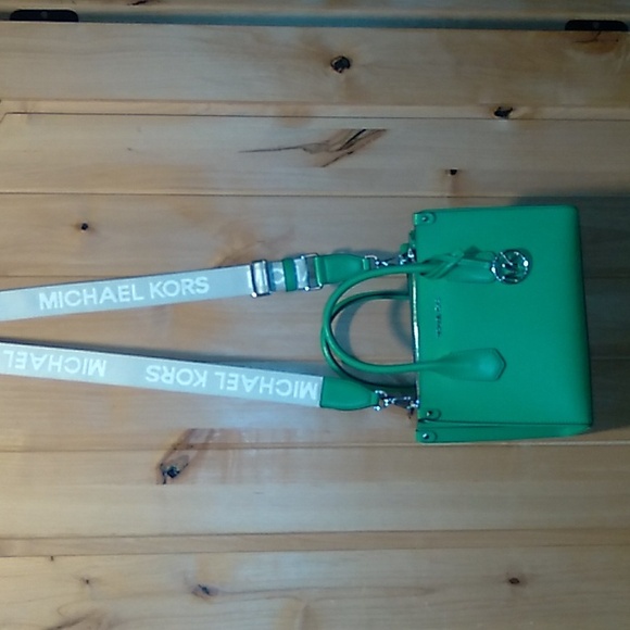 Micheal Kors green leather crossbody handbag - Picture 2 of 7